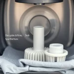 Gereinigte Spülmaschinen-Teile: Sieb, Filter und Sprüharm liegen bereit zum Wiedereinbau.